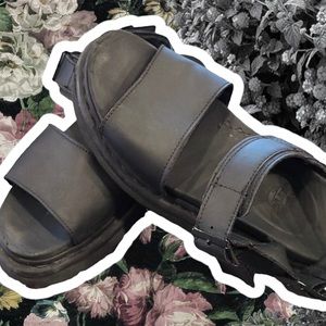 Platform Dr.Marten Sandals